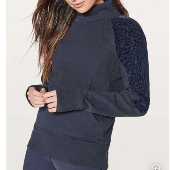 Lululemon floral flocked back zip pullover front pocket navy blue size 6 - Picture 1 of 11